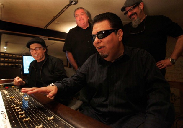 Los Lobos seamlessly solid on 'Tin Can'