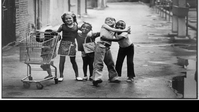 Photo showing black, white kids at play in '73 may lead to reunion | National News | tucson.com