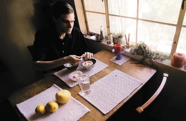 Restricted-calorie society finds better living through less eating  