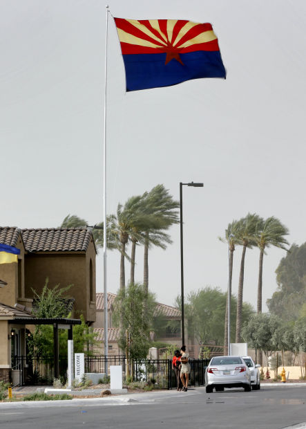 Winds move through Arizona and California
