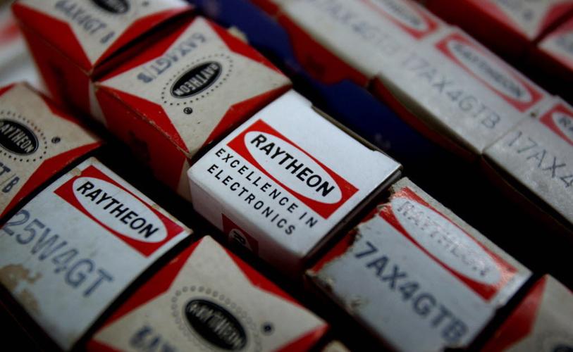 Vintage Raytheon vacuum tubes