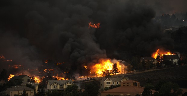 Colorado wildfires forces thousands to flee