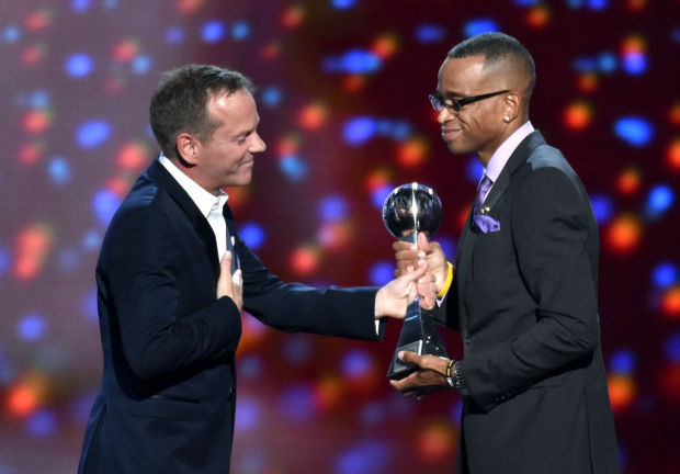 Kiefer Sutherland, Stuart Scott