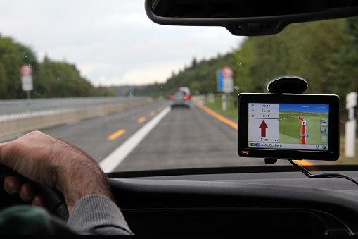 Ohio officer gives her GPS to lost driver