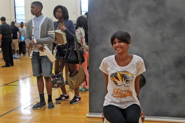 Transfer students from Riverview Gardens attend first day in Mehlville School District