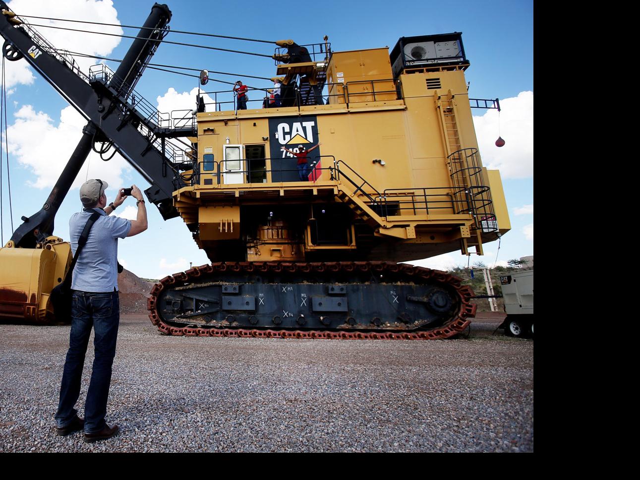 Photos Caterpillar S Mining Vehicles In Action Business News
