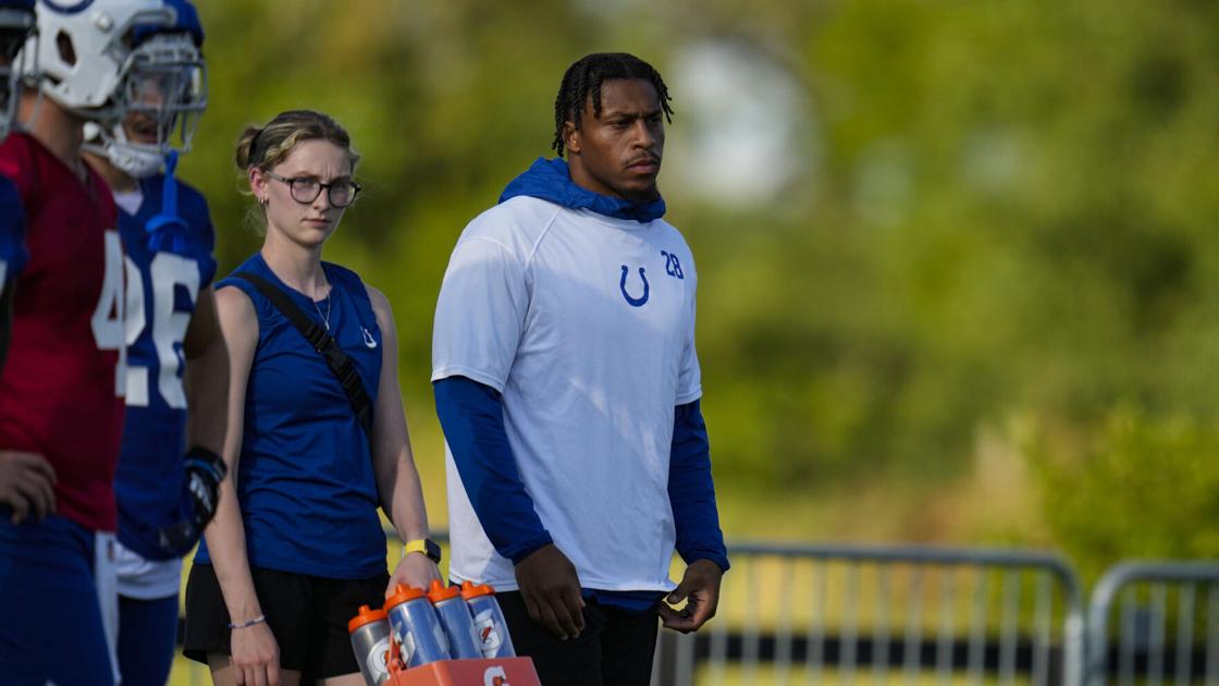 Source: Colts’ Taylor requests trade