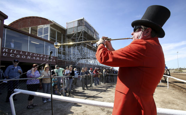 Horse racing at Rillito Race Track