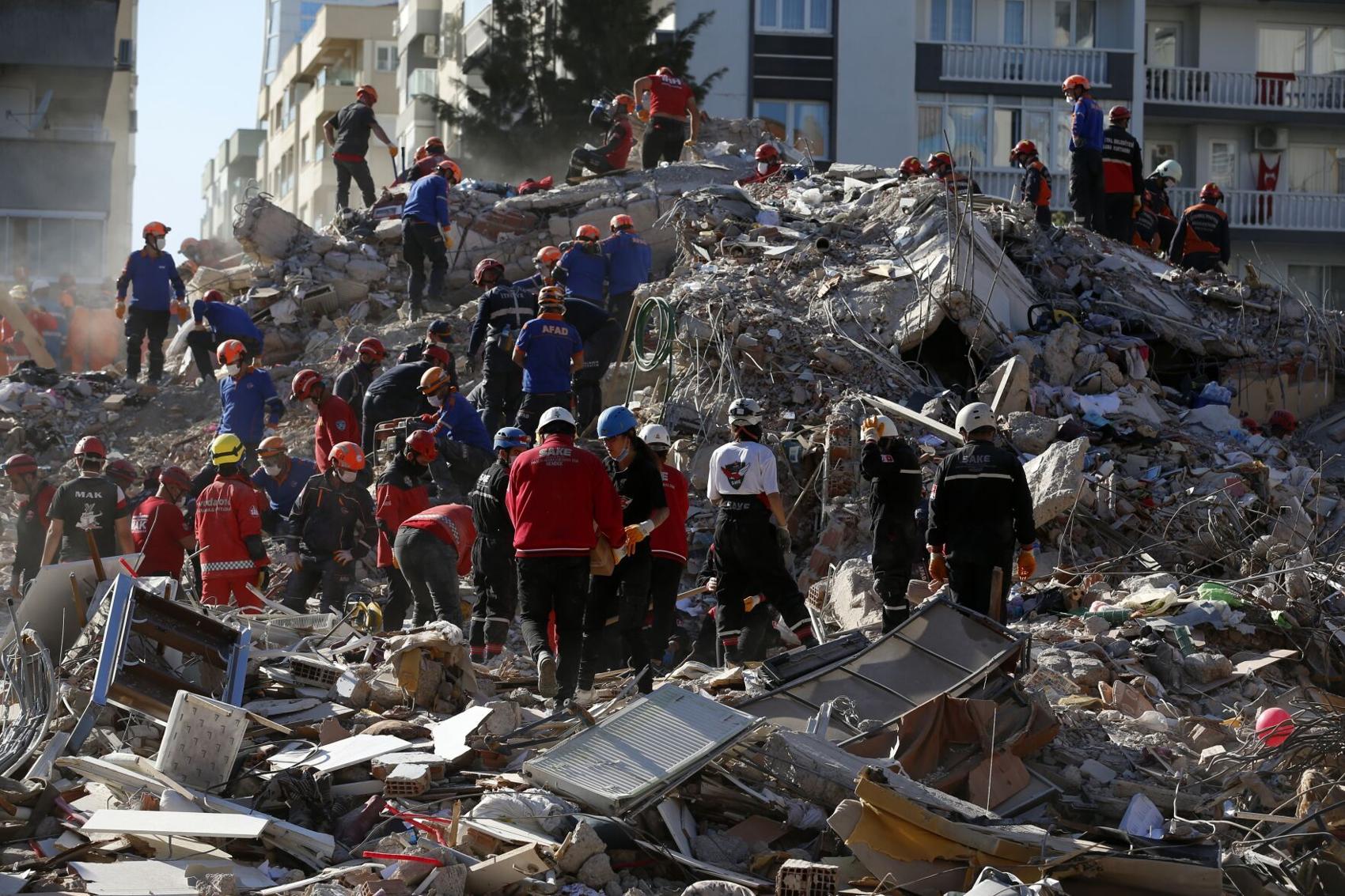 Photos Turkey copes with earthquake aftermath