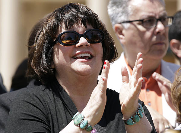 Tucson legend Linda Ronstadt has Parkinson's