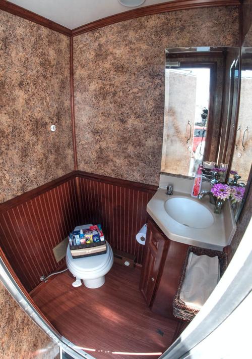 EXCHANGE: Portable toilet flush with amenities