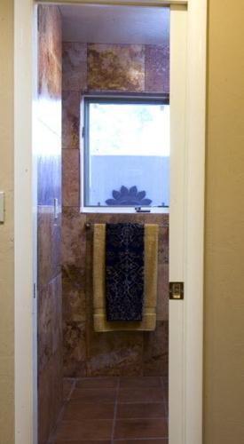 Tub and shower liners