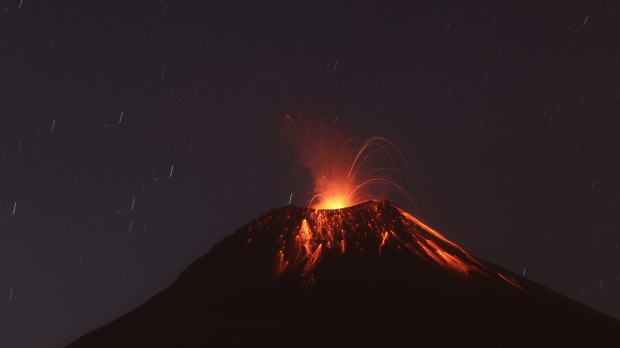 Photo of the day: Ecuador Volcano erupts 