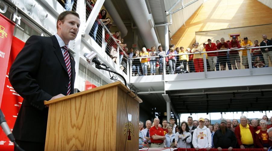 081124-tuc-spt-blitz-iowastate-hansen-P2
