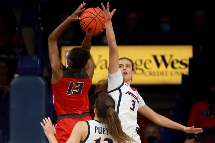 011522-tuc-spt-uawomenshoops-p1