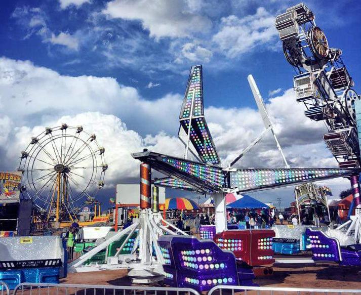 City Carnival at the Outlet Mall (le)