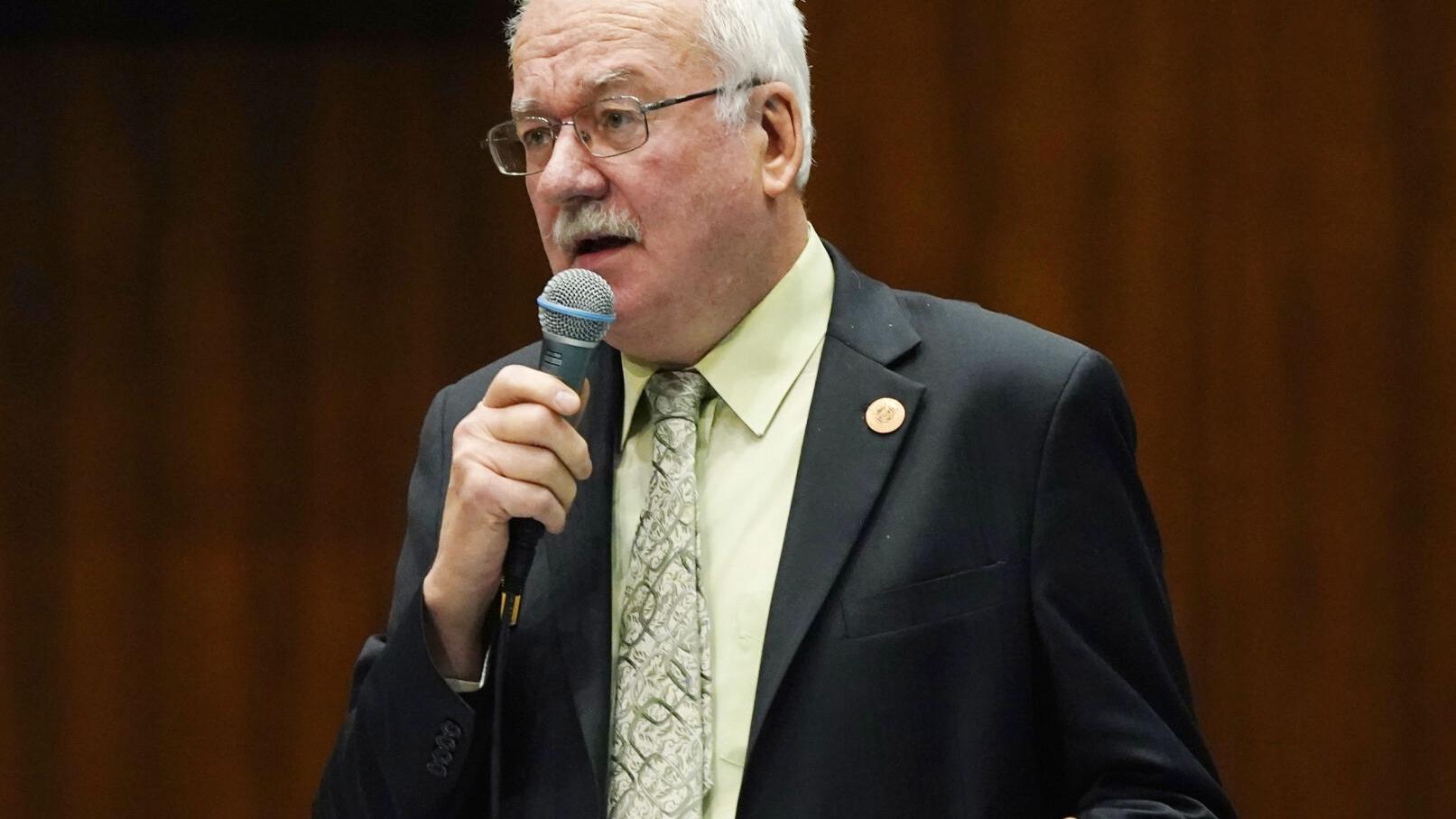 AZ Legislature: Require separate showers for trans students - Vimarsana News