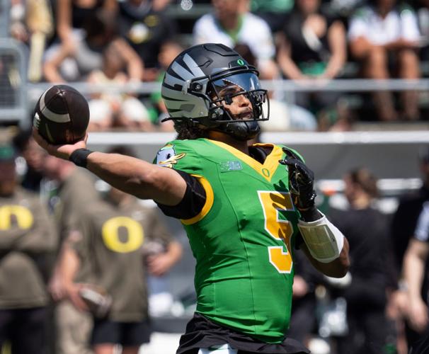 Oregon quarterback Dante Moore