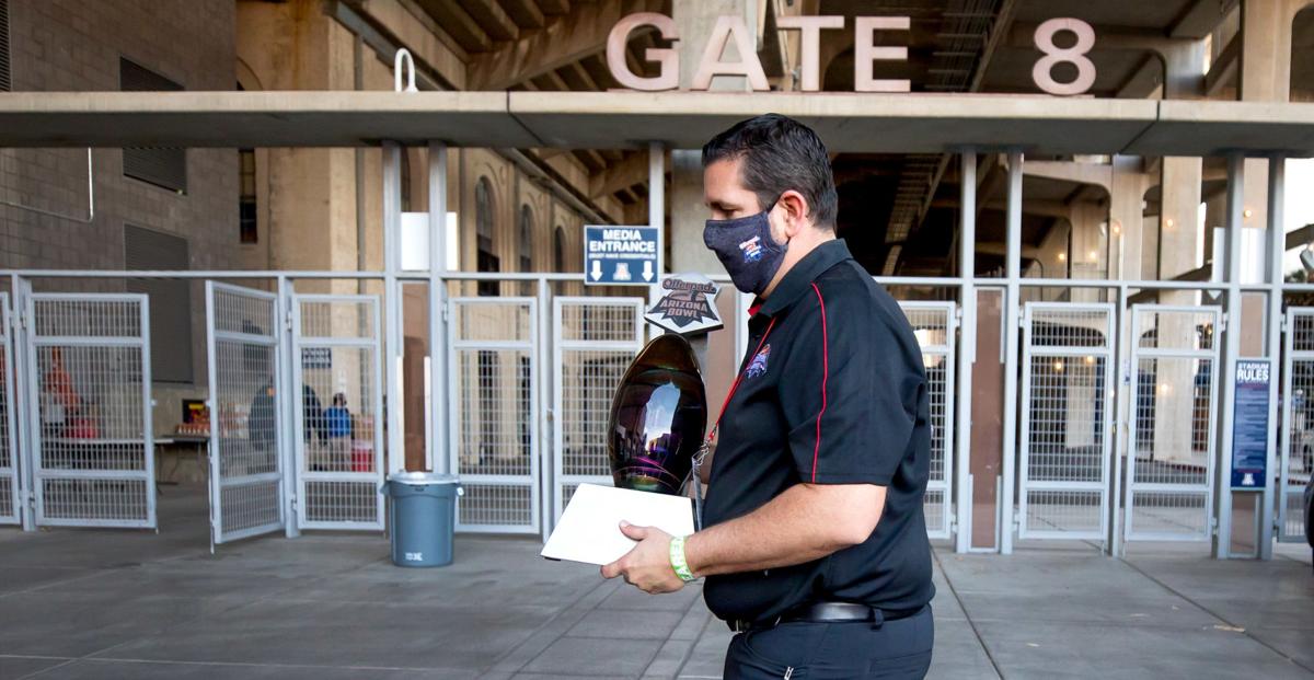 010121-spt-arizona bowl trophy-p2.JPG
