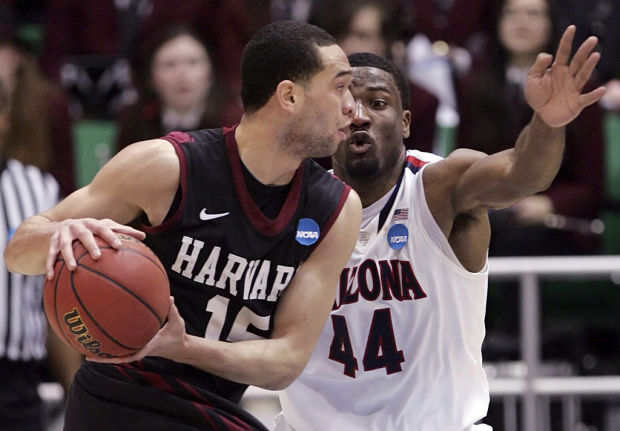 NCAA tournament West Region: No. 6 Arizona 74, No. 14 Harvard 51: Another day at beach    