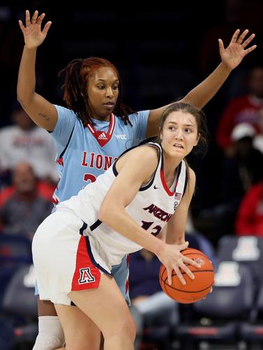111922-tuc-spt-uawomenshoops-p10.jpg
