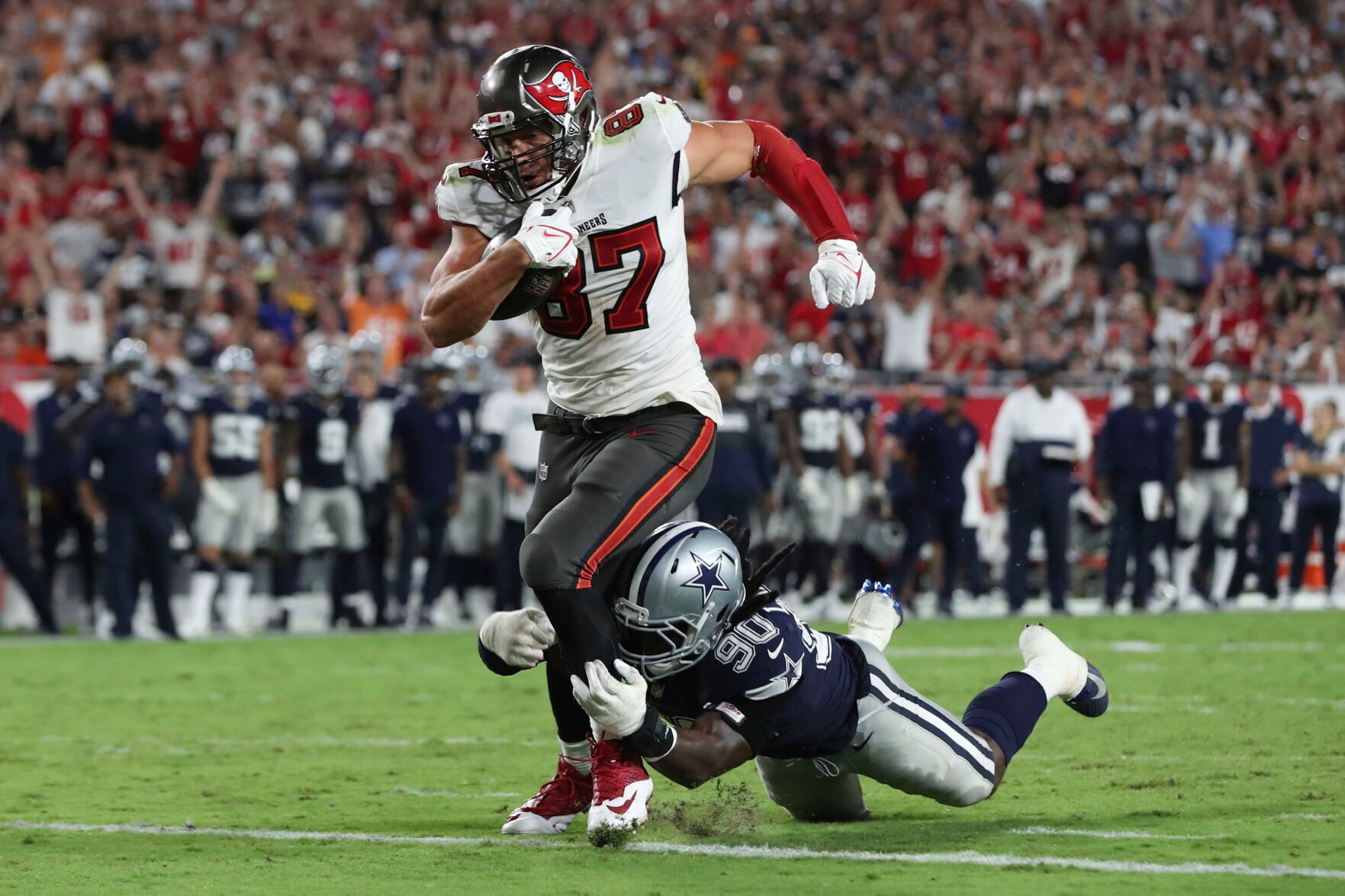 Champion Bucs Open NFL Season With Last-second Win Over Cowboys