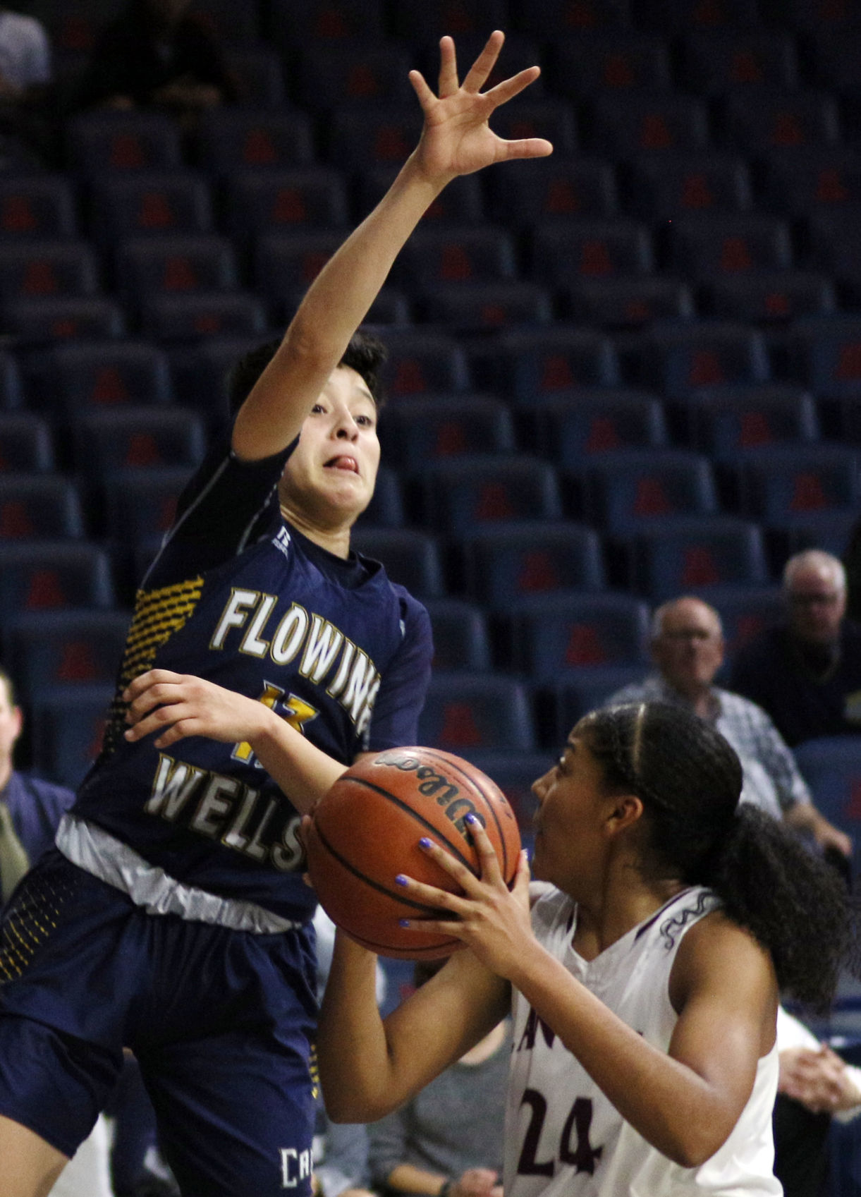 Salpointe Catholic Rolls Past Flowing Wells At MLK Basketball Classic Salpointe Catholic Rolls Past Flowing Wells At MLK Basketball Classic