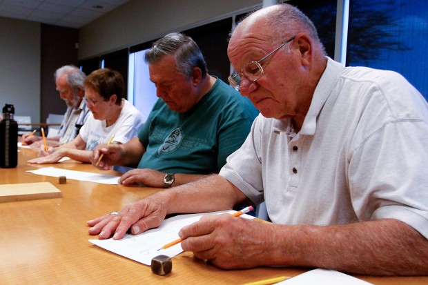 Artist helps seniors with drawing skills   