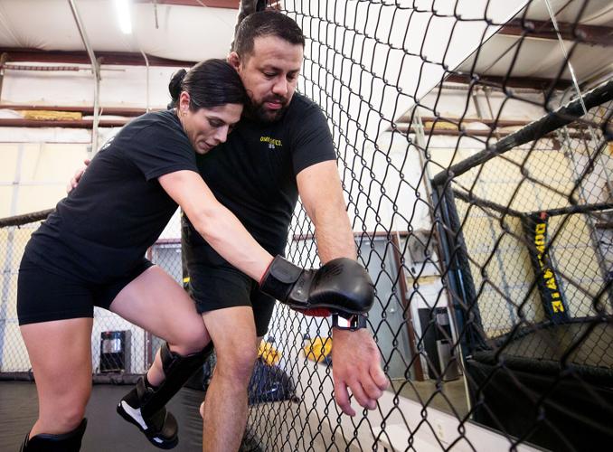 Rosselyn Chavira (le)