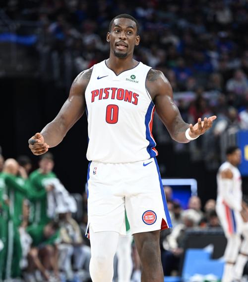 Detroit Pistons center Jalen Duren (0) argues a foul call with referee Brian Forte in the second quarter.