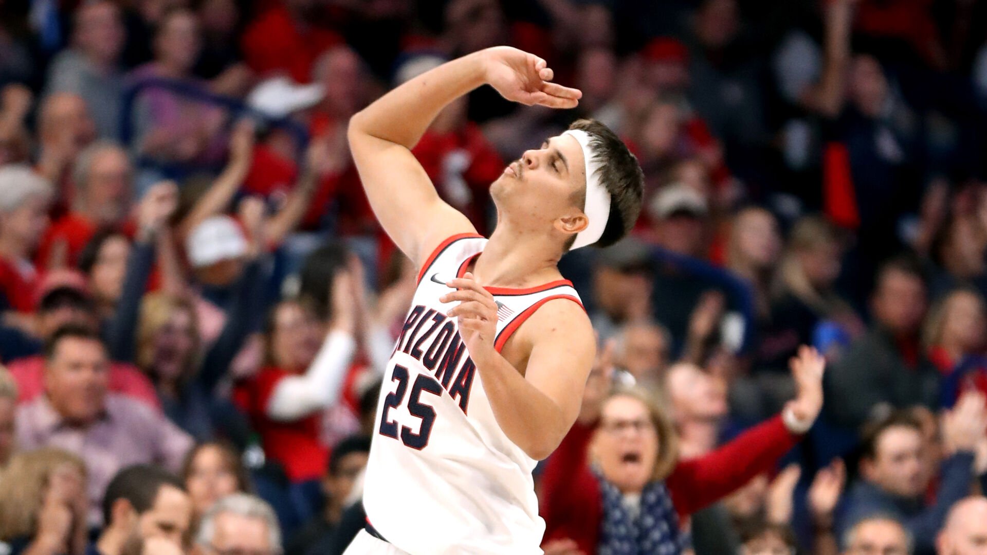 Headband Back On, Kerr Kriisa Posts Triple-double As No. 17 Arizona ...