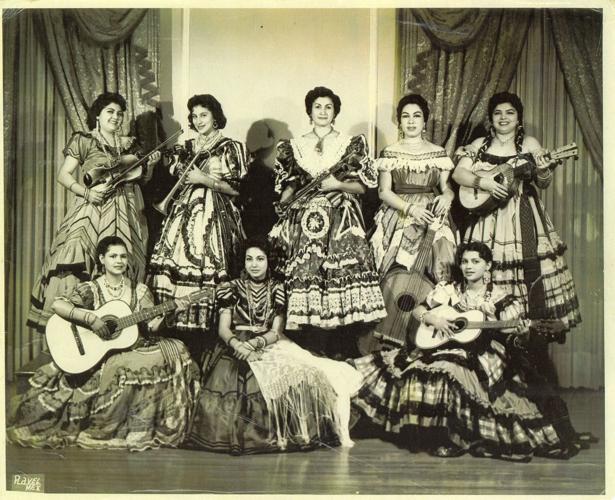 Mujeres Mariachis