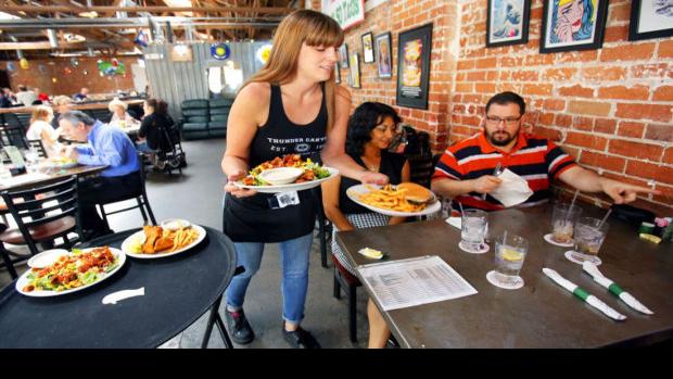 Food-service jobs saw record first-quarter jump, despite wage increase - Arizona Daily Star