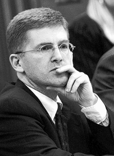 Bar panel votes to disbar Lopez  