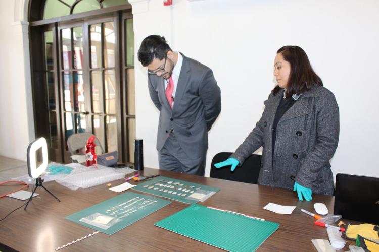Columna del cónsul flechas de piedra