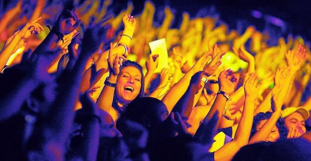 Thin crowd gets money's worth at UA stadium bash  