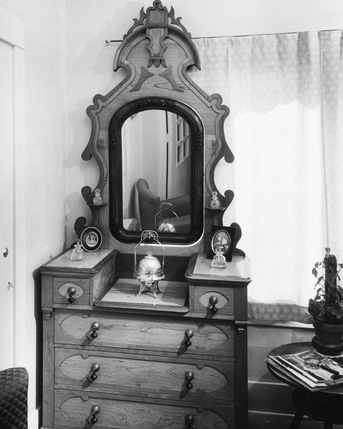 1961 photos: A pioneer's furnishings
