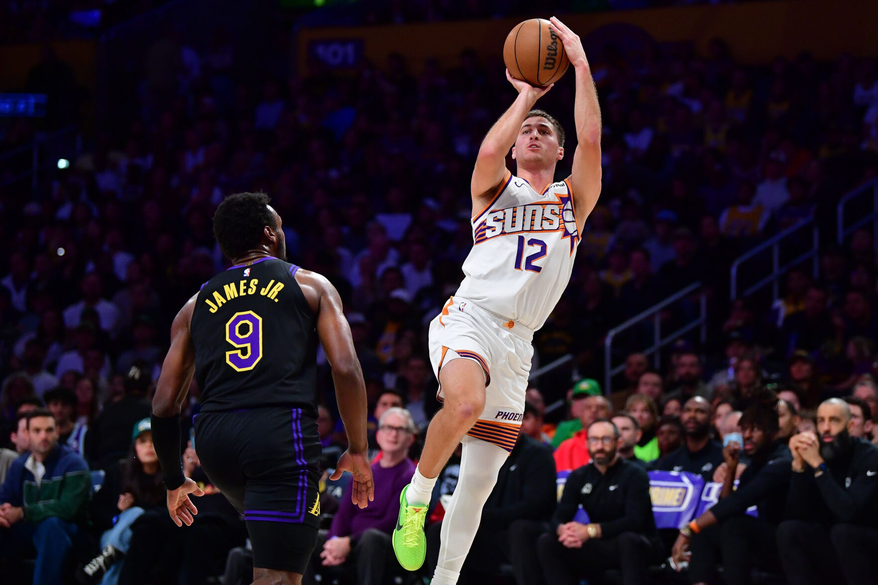Phoenix Suns guard Collin Gillespie (12) shoots against Los
