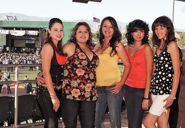 Cañonazo musical de La Caliente 102.1 FM  