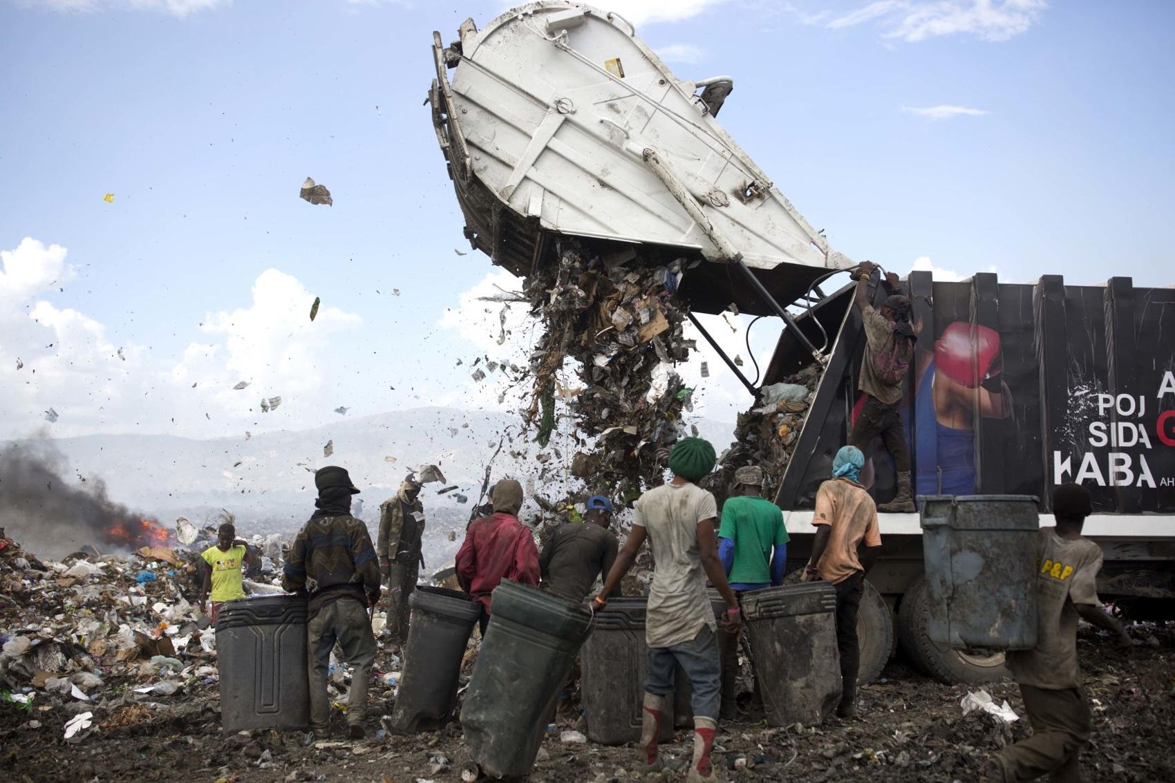 Photos Life in Haiti's largest trash dump