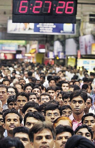 Mumbai pauses, recalls 207 bombing victims  