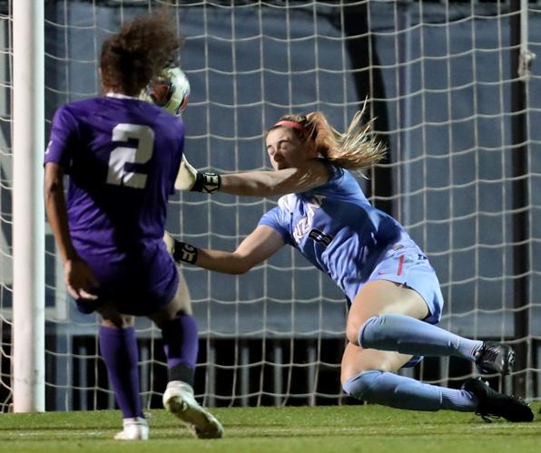 111719-spt-ua soccer-p15.jpg