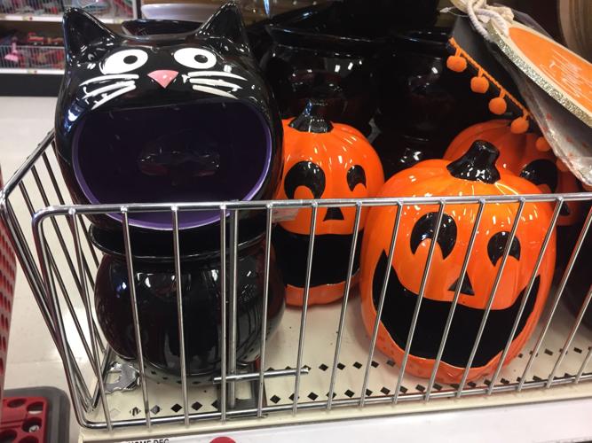 Halloween decor: Perfect cat and pumpkin