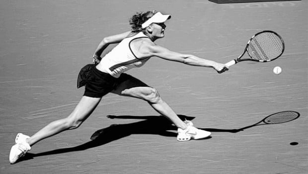 Polish teenager polishes off Sharapova  