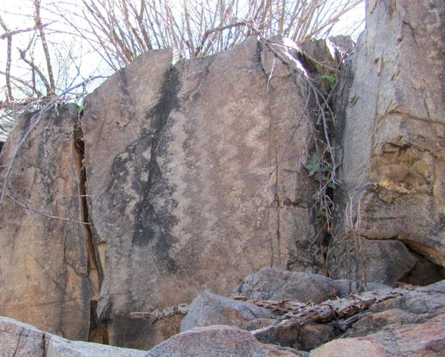 Zigzag petroglyph