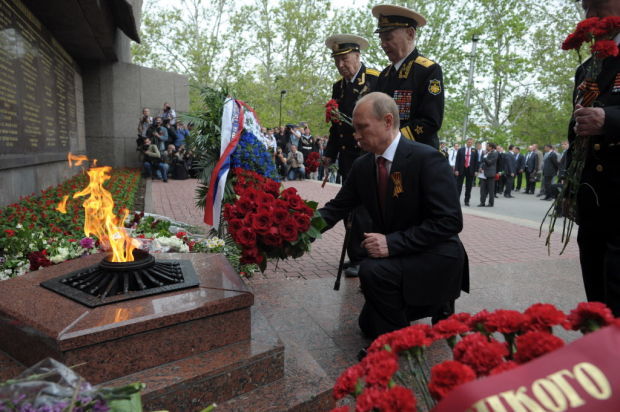 Russians, Ukrainians celebrate Victory Day Over Nazis
