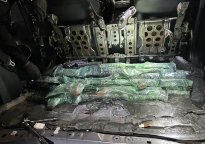 Feds: �����Թ� woman tried to weapons into Mexico