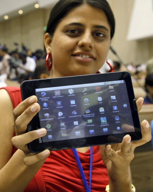 $35 tablet computer gives hope of connecting Indian kids online   