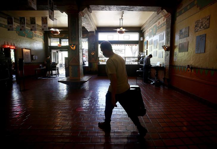 Hotel Congress closes