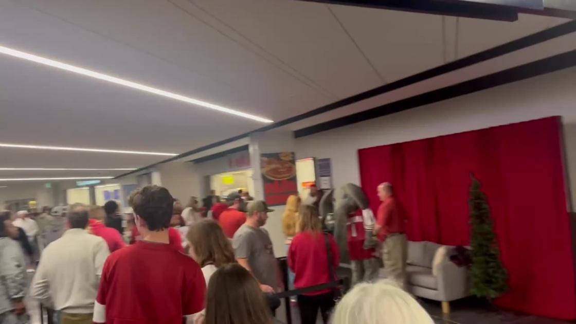 VIDEO: Alabama mascot takes Santa's place
